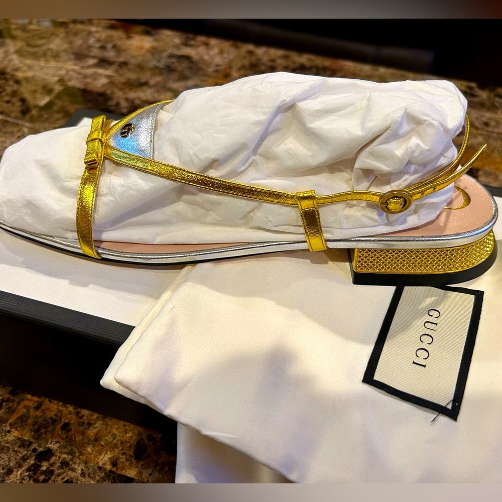 Gucci Women's Sandals with Gold Straps and Silver Footbed - Picture 4 of 8